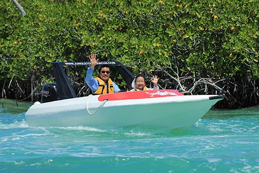 happy costumer in mangrove tour